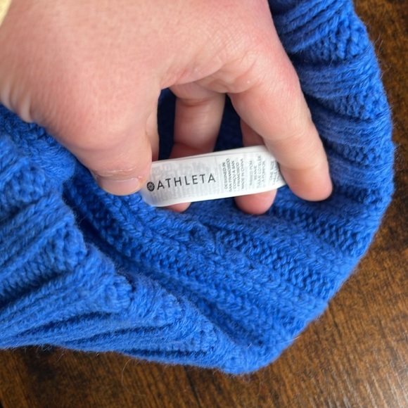 Athleta RIBBED POM BEANIE Royal Blue - Picture 2 of 4